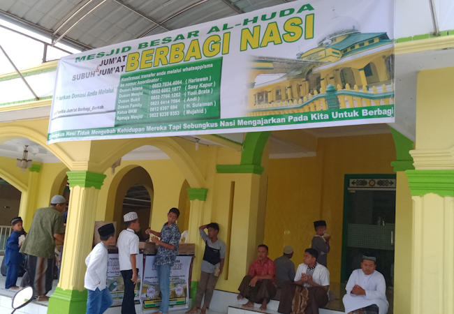 Masyarakat Tanjung Karang, Subuh dan Jum'at Berbagi Demi Memakmurkan Masjid