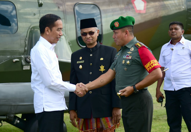 Kunker ke Aceh, Jokowi Hadiri Kenduri Kebangsaan dan Serahkan Sertifikat Hak Atas Tanah