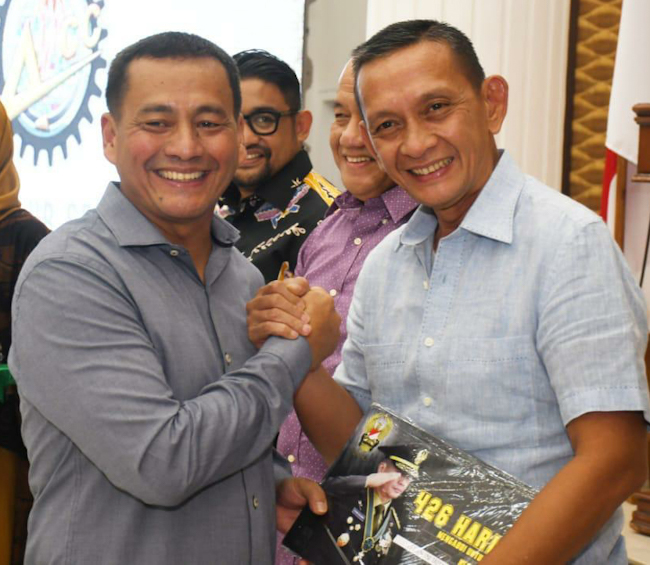Wakasad Serahkan Sertifikat Army Cycling Club TNI AD ke Pangdam I/BB