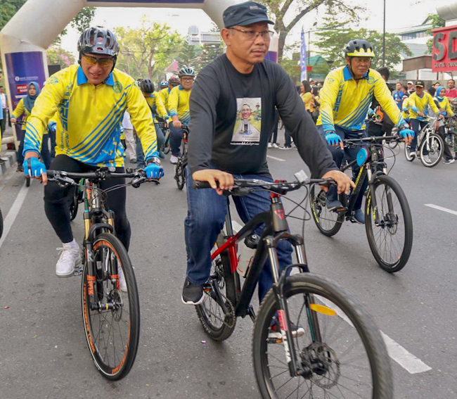 Akhyar Dampingi Gubsu Lepas Medan Bankers Fun Bike
