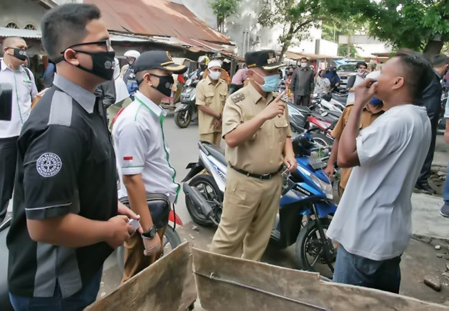 Plt Wali Kota Medan Larang Pedagang dan Pembeli, Masuk Pasar Tak Pakai Masker