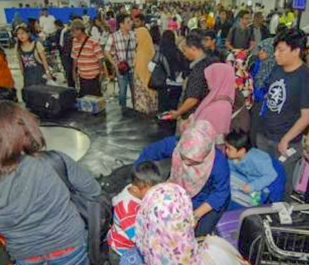 Wajib, Penumpang Pesawat Keluar Masuk Jakarta Kantongi Swab Corona
