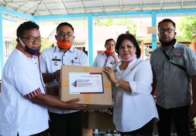 Wakil Bupati Karo Salurkan Paket Sembako di Mardingding