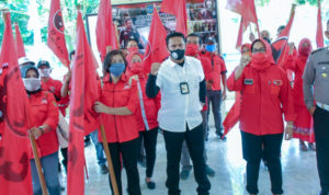 Aksi Damai Puluhan Kader PDIP di Polres Padangsidimpuan