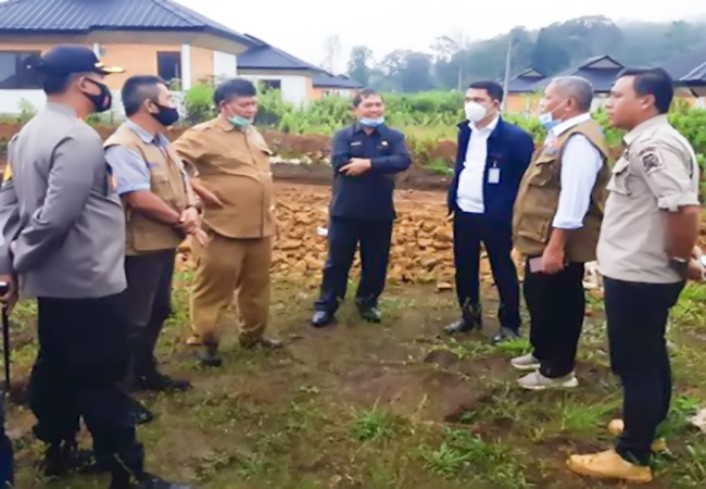 Bupati Karo Dampingi Deputi II Staf Presiden Kunjungi Desa Siosar
