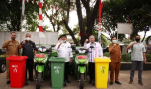 31 Becak Pengangkut Sampah Disalurkan ke Kabupaten/Kota