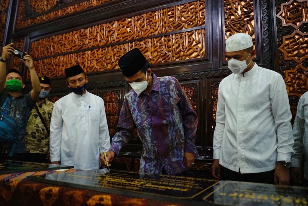 Wagubsu Tandatangani Prasasti Pembangunan Masjid dan Rumah Tahfizt