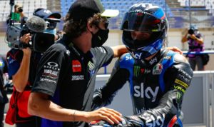 Adiknya Diminati Ducati, Rossi Sarankan Marini Fokus Untuk Musim Ini