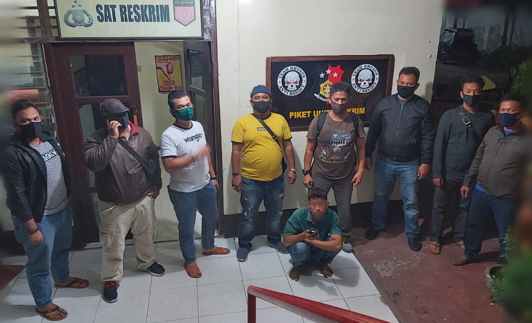 Modus Jebol Dinding, Polisi Amankan Pelaku Pencuri Handphone