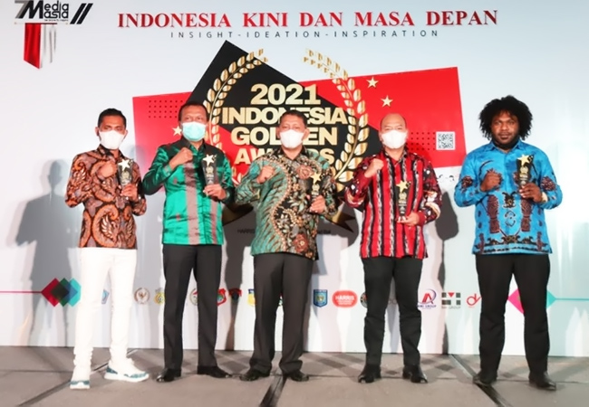 Bupati Taput Raih The Best Regent Indonesia Golden Awards 2021