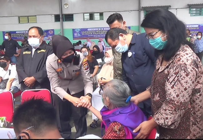 HUT Bhayangkara Ke-75, Polres PSP Gelar Vaksinasi Massal Serentak