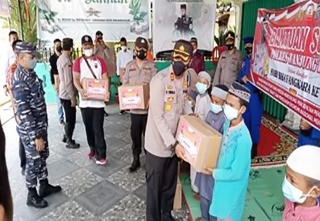 HUT Bhayangkara ke-75, Plt Wali Kota Tanjungbalai Hadiri Pemberian Bansos