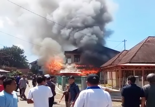 'Sijago Merah' Lalap Dua Unit Rumah di Ujung Padang