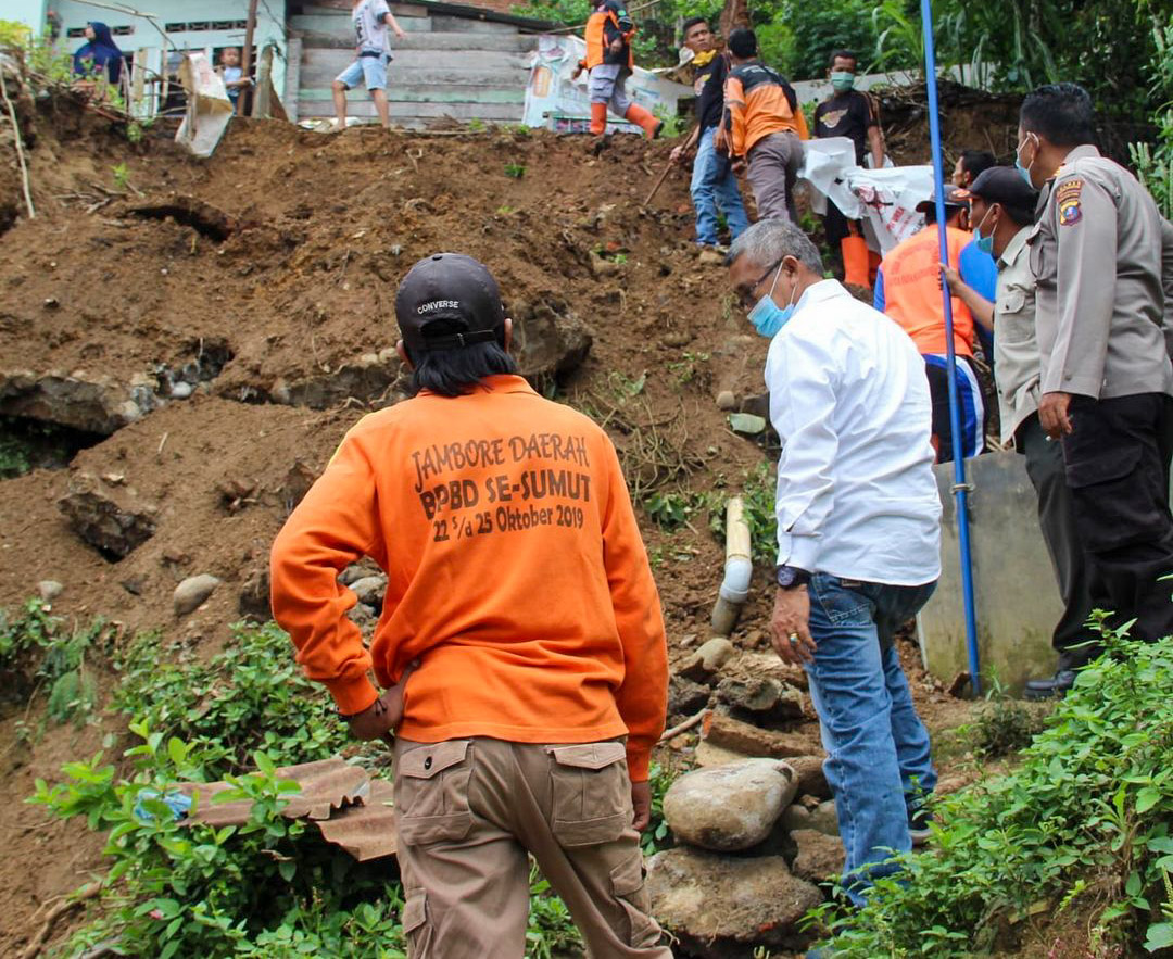 Polres Padangsidimpuan Beri Bantuan Ke Korban Lokasi Longsor