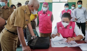 Bupati Asahan Tinjau Pelaksanaan Vaksinasi di PTPN IV Kebun Pulo Raja