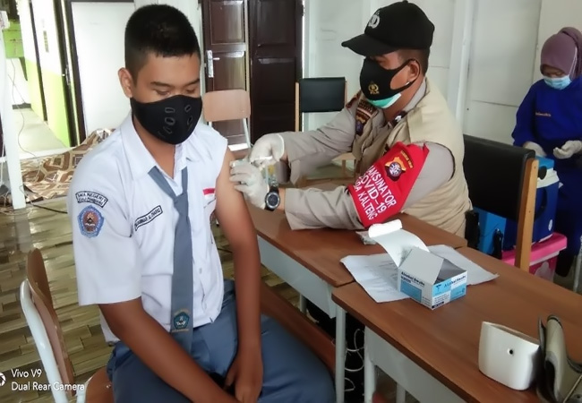 Polres Seruyan Tinjau Vaksinasi di SMA Negeri 1 Kuala Pembuang