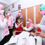 Tinjau Vaksinasi Anak di Bandung, Iriana Jokowi Disambut dengan Yel-yel