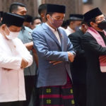 Presiden Jokowi Kompak Tunaikan Salat Iduladha 1443 H Bersama Prabowo