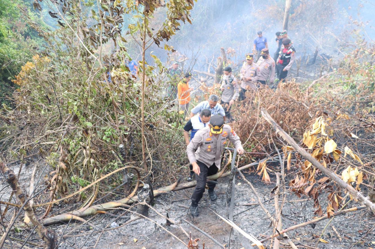 Tinjau Langsung Kebakaran Lahan, Kapolres Tegaskan Jangan Coba Bakar Hutan