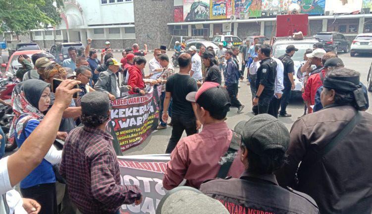 Ribuan Wartawan Marah, Demo Tuntut Pecat dan Tangkap Pelaku Aniaya Jurnalis