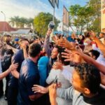 Bertolak ke Sulteng, Jokowi Disambut Warga di Kota Baubau