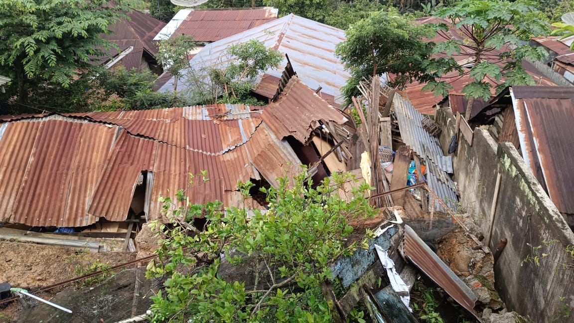 Waspada Hujan Lebat, Dua Rumah Rusak Diterjang Longsor