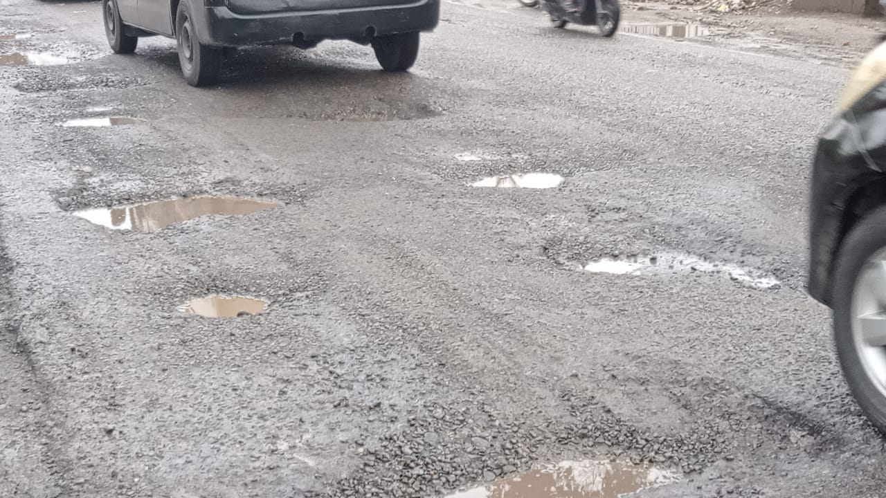 Video: Tak Kunjung Diperbaiki, Jalan Jamin Ginting Rusak Parah Banyak Kubangan