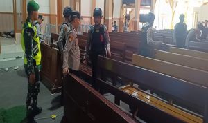 TNI-Polri Lakukan Sterilisasi Gereja di Lamongan