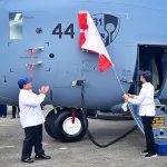 Kemham Serahkan Pesawat Hercules kepada TNI AU